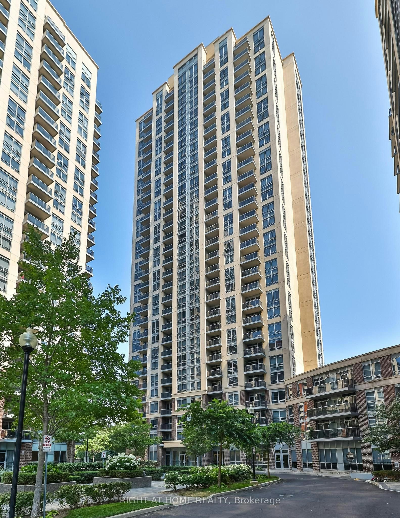 2402-3 Michael Power Place, Toronto, ON, M9A 0A2