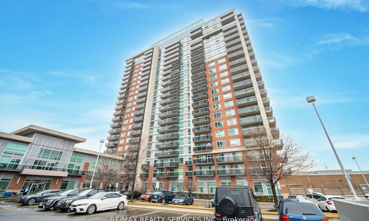 2009-215 Queen Street E