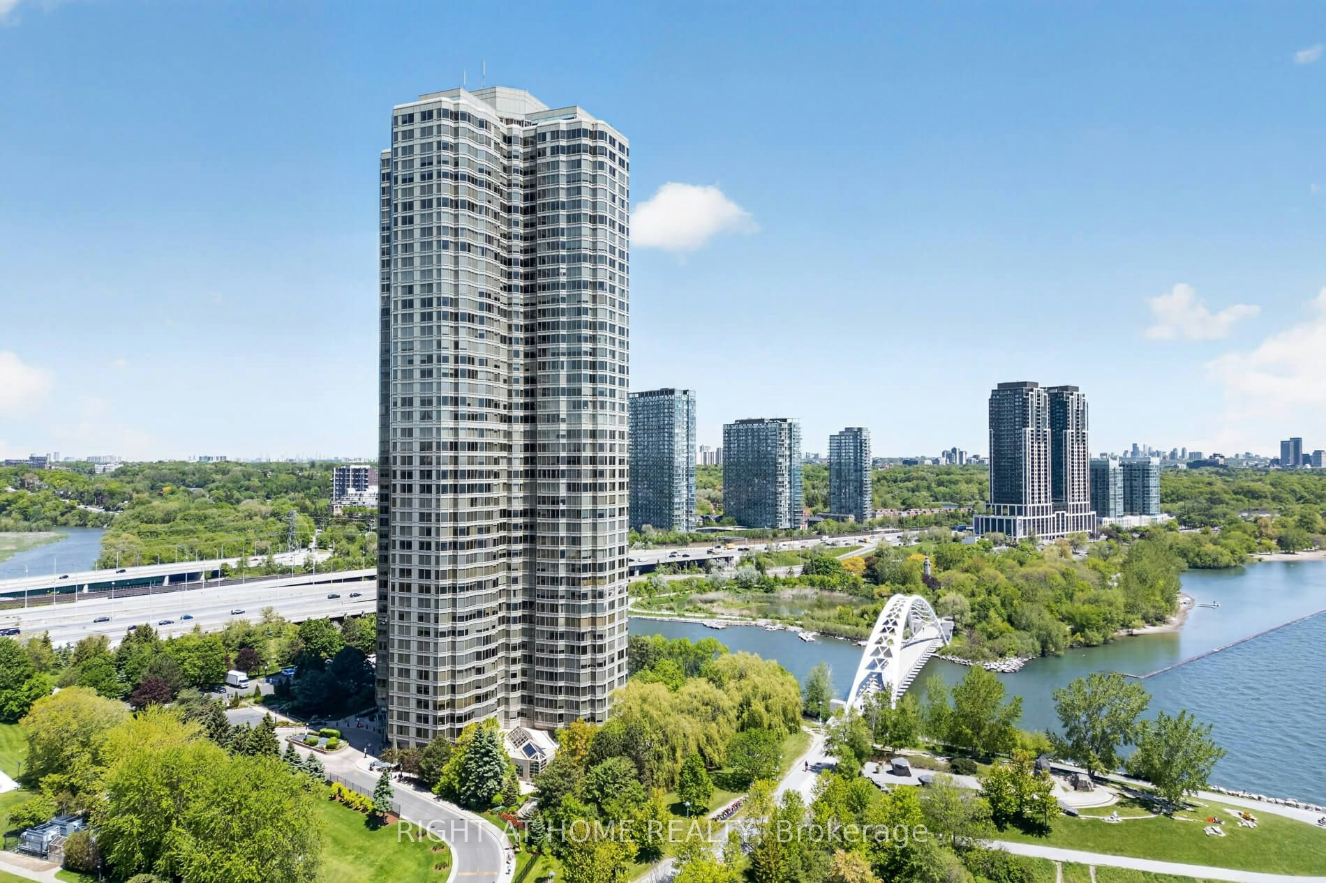 607-1 Palace Pier Court, Toronto, ON, M8V 3W9