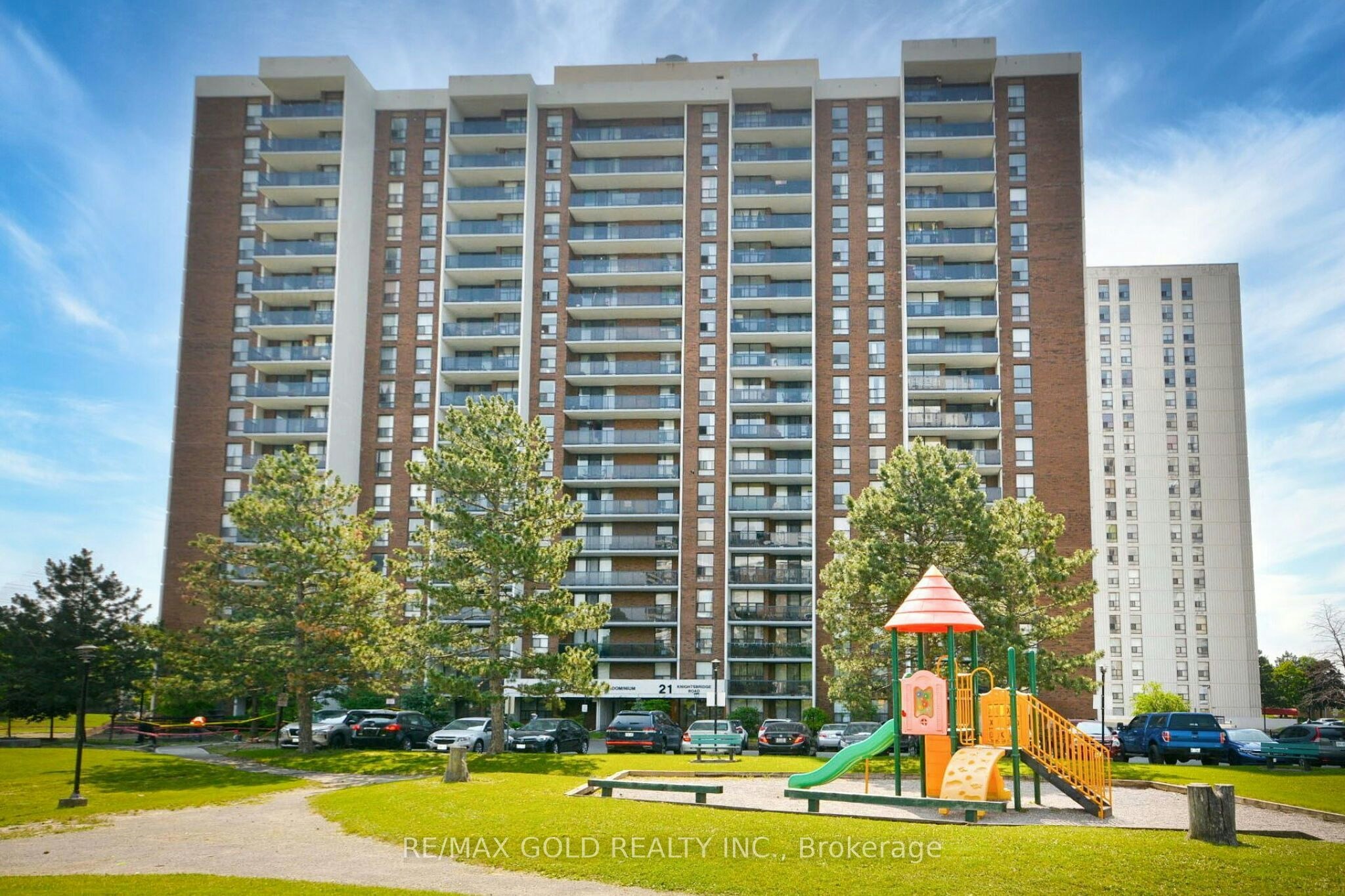 407-21 Knightsbridge Road, Brampton, ON, L6T 3Y1