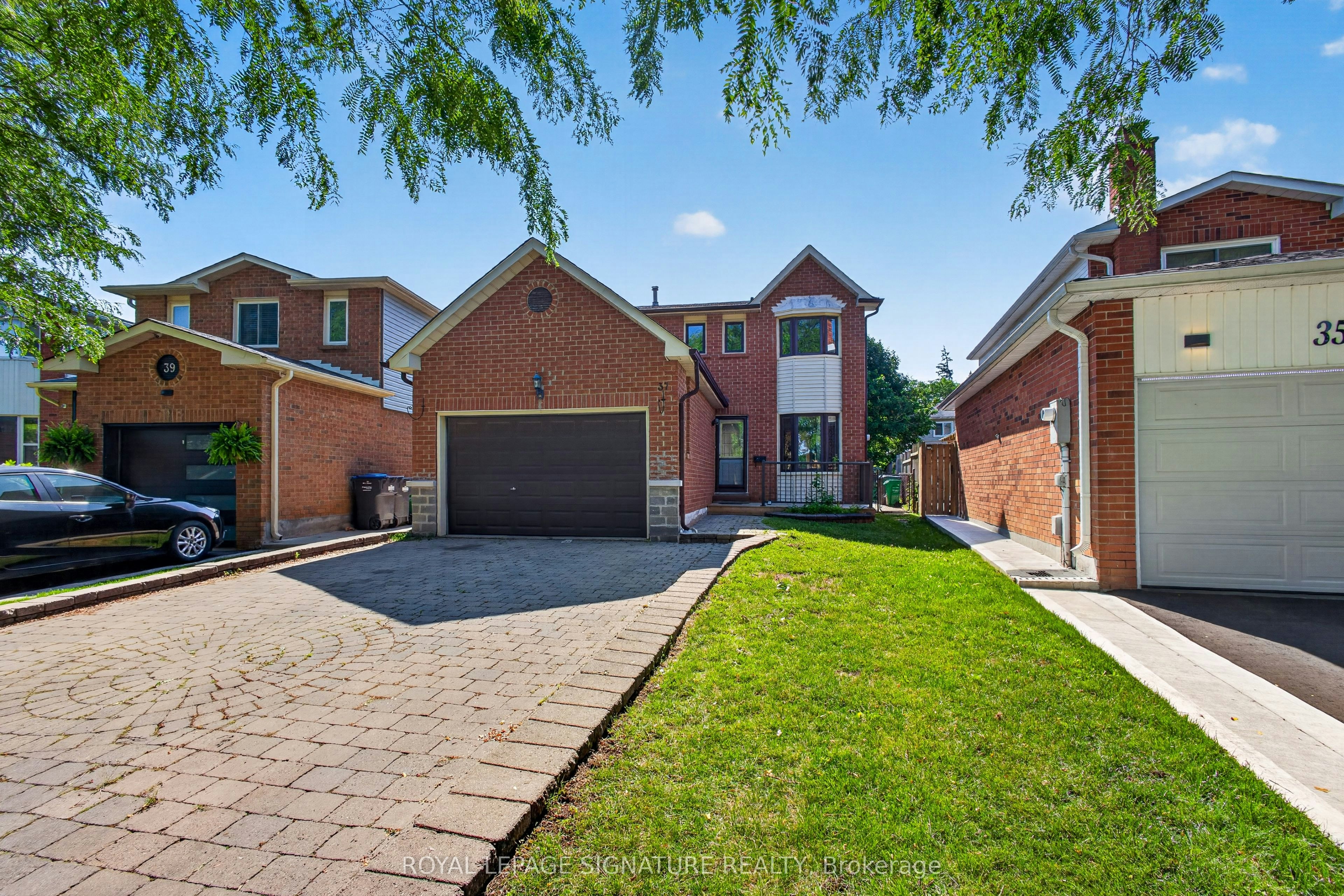 37 Oleander Crescent, Brampton, ON, L6Z 2C1
