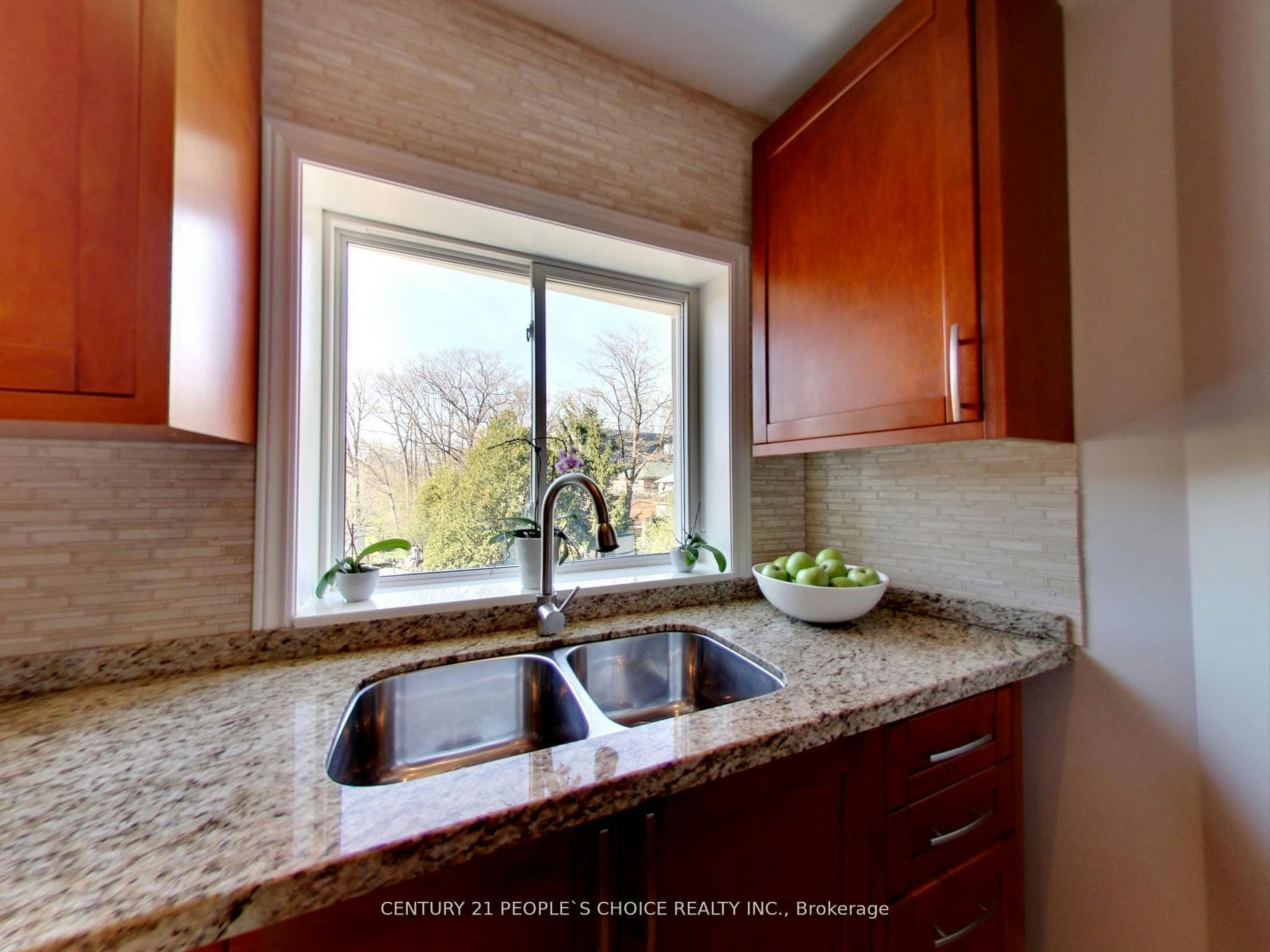 63 Stephen Drive, Toronto, ON, M8Y 3M8 - 4