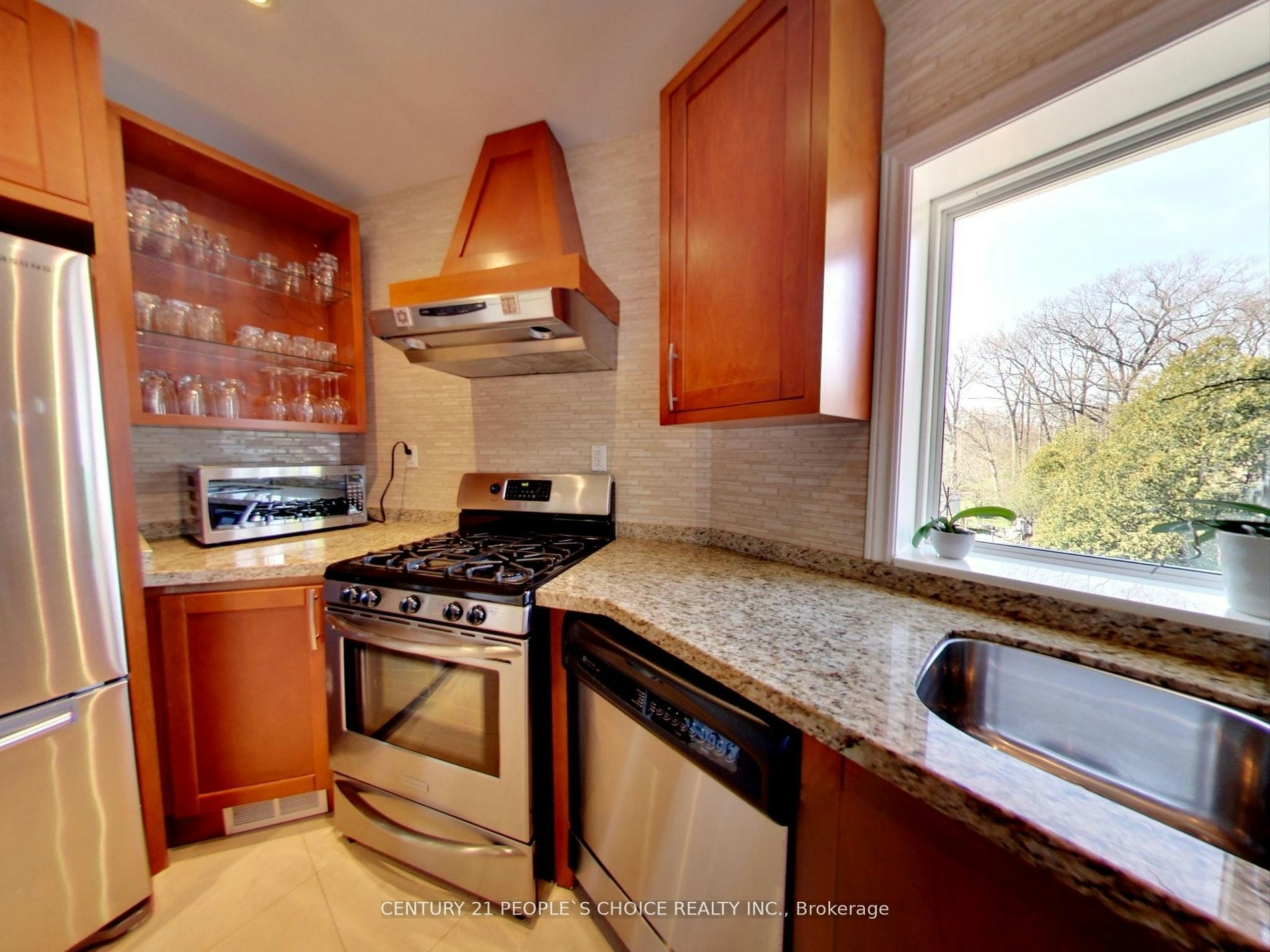 63 Stephen Drive, Toronto, ON, M8Y 3M8 - 3