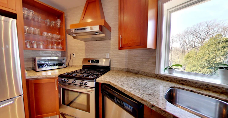63 Stephen Drive, Toronto, ON, M8Y 3M8 - 3
