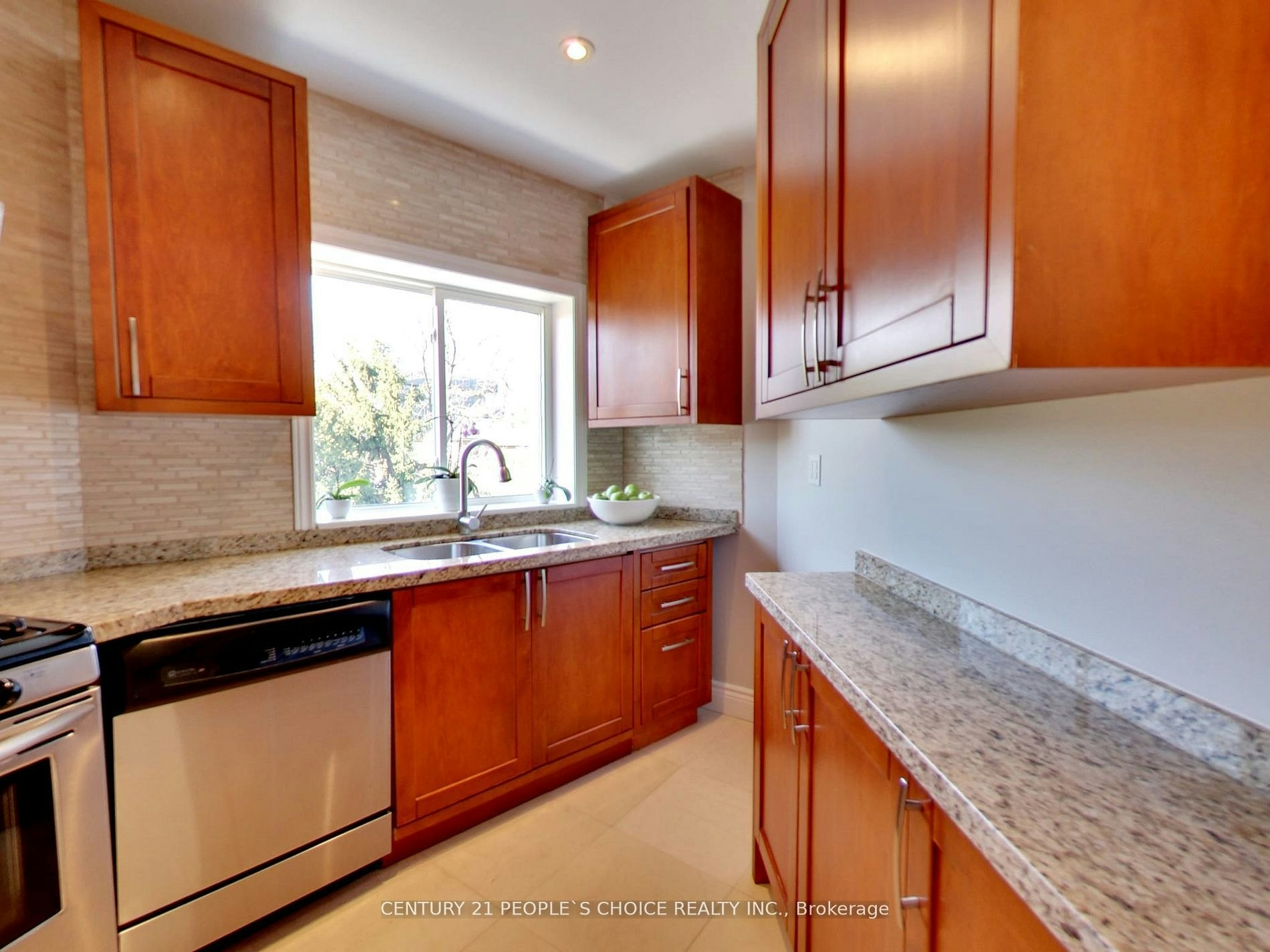 63 Stephen Drive, Toronto, ON, M8Y 3M8 - 5