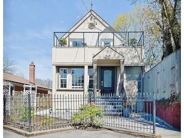 63 Stephen Drive, Toronto, ON, M8Y 3M8