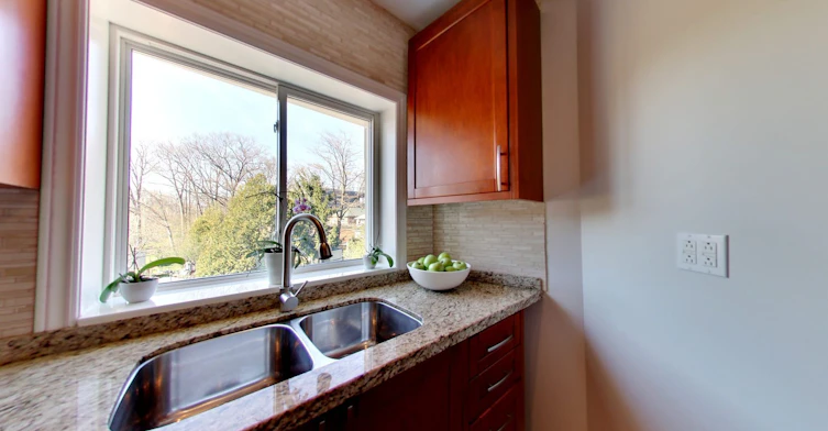 63 Stephen Drive, Toronto, ON, M8Y 3M8 - 6