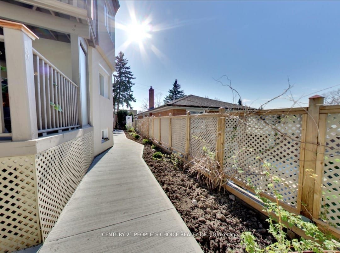 63 Stephen Drive, Toronto, ON, M8Y 3M8 - 2