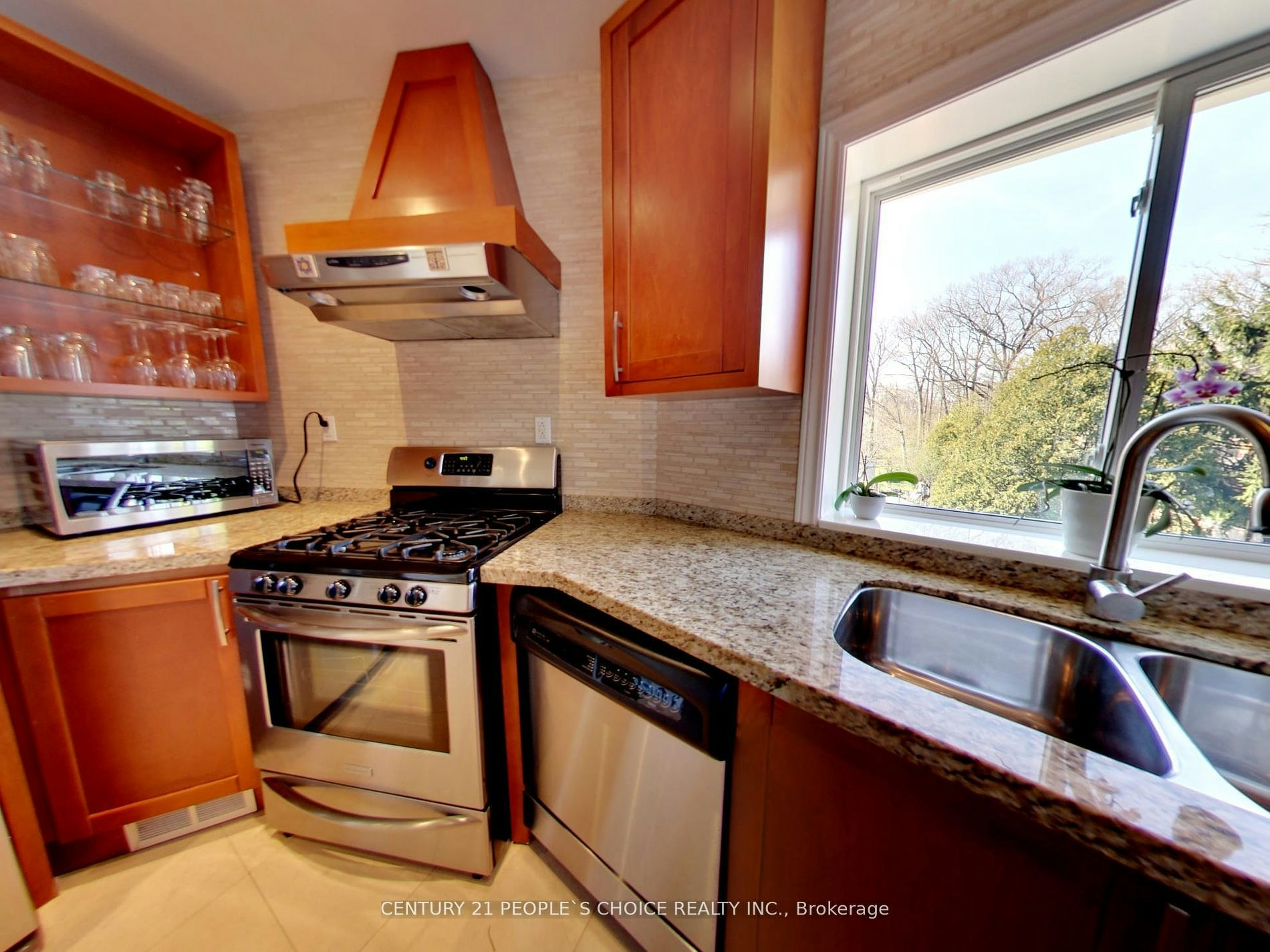 63 Stephen Drive, Toronto, ON, M8Y 3M8 - 7