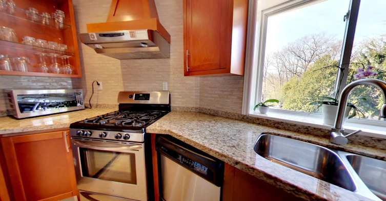 63 Stephen Drive, Toronto, ON, M8Y 3M8 - 7