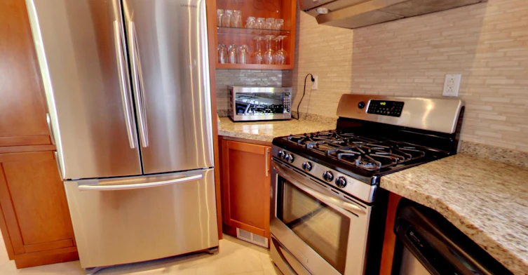 63 Stephen Drive, Toronto, ON, M8Y 3M8 - 8