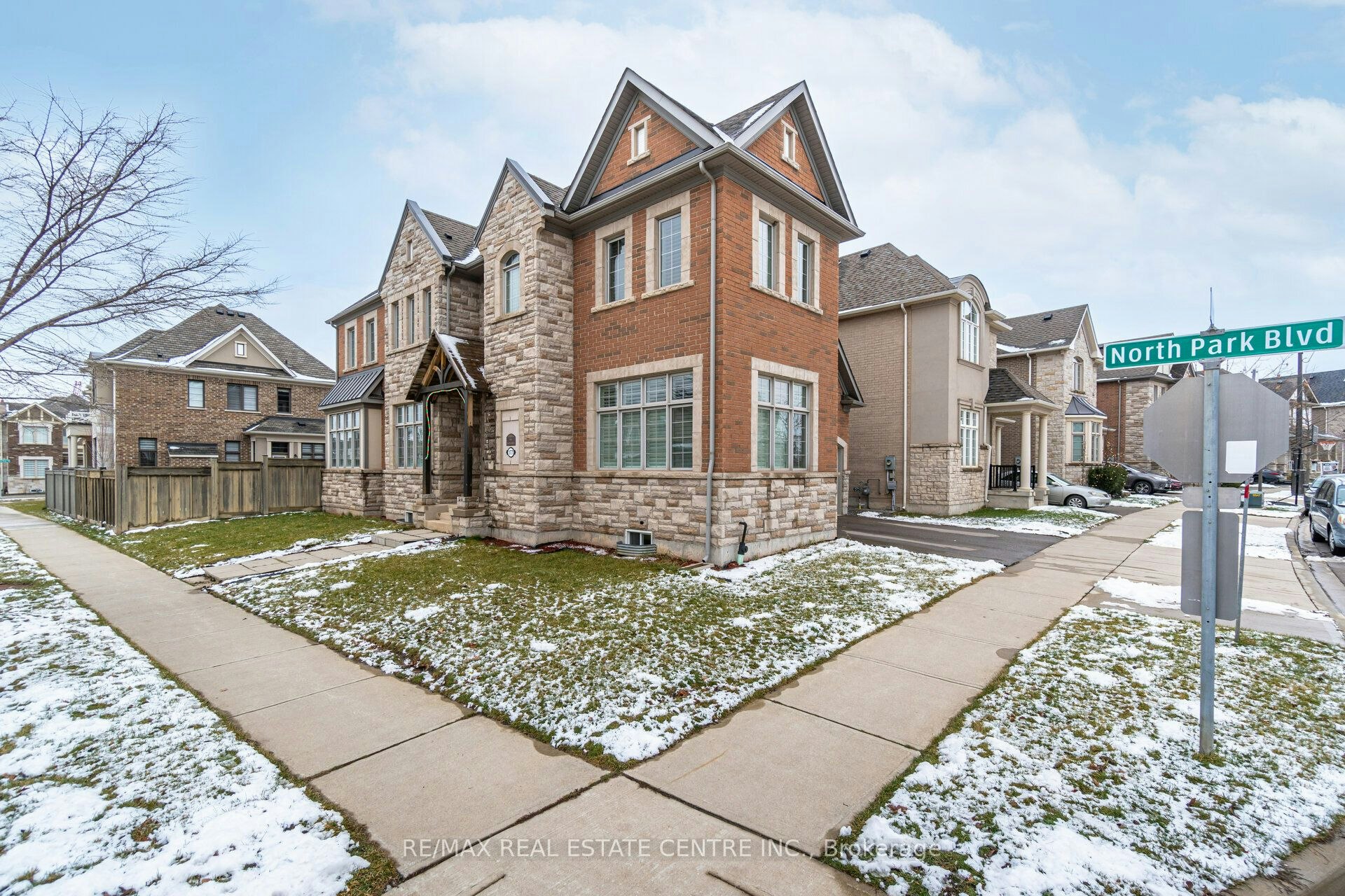 177 North Park Boulevard N, Oakville, ON, L6M 0X3 - 2