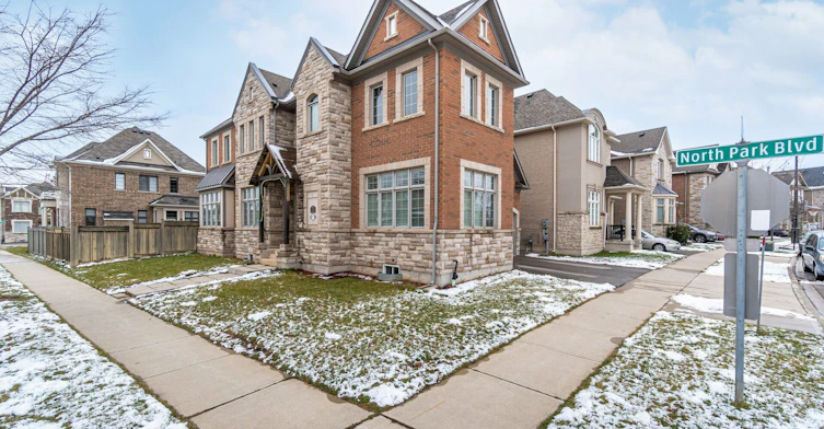 177 North Park Boulevard N, Oakville, ON, L6M 0X3 - 2
