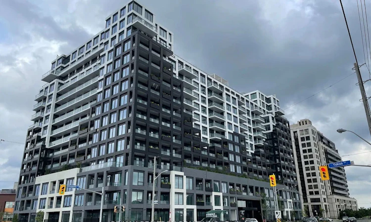 1033-1100 Sheppard Avenue W