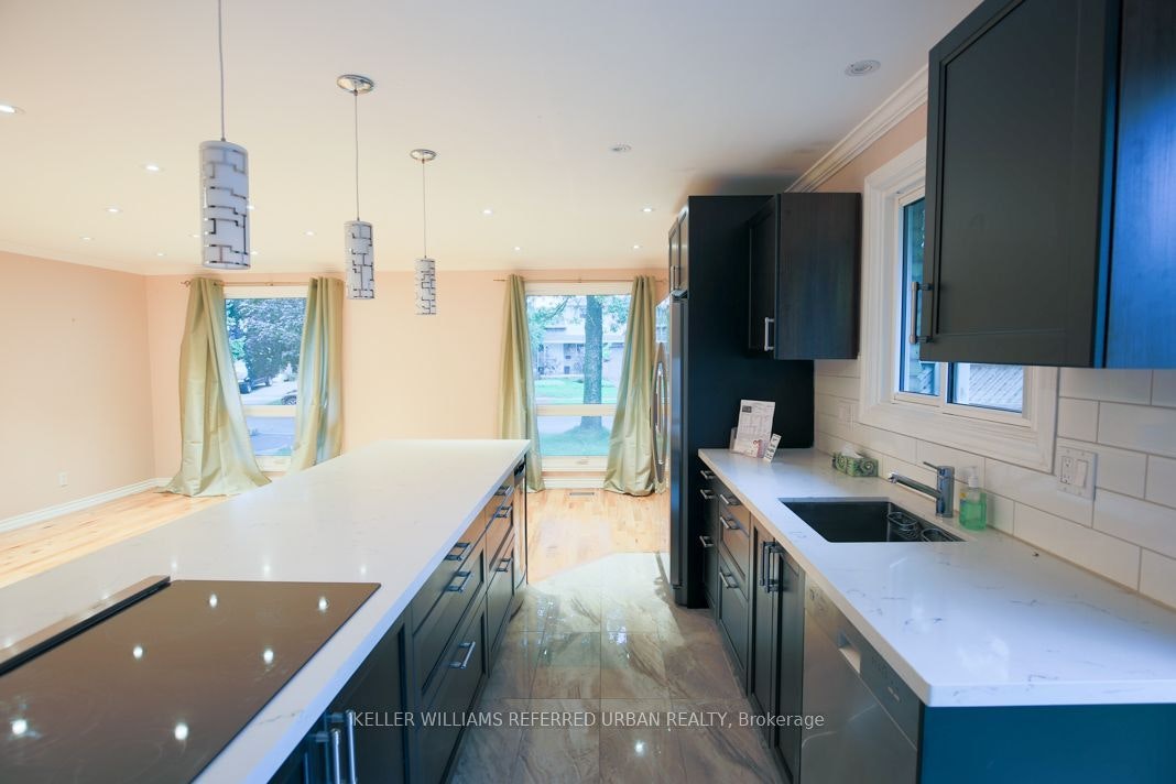 2255 Urwin Crescent, Oakville, ON, L6L 2T3 - 5