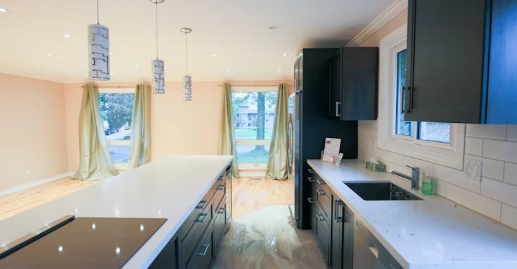 2255 Urwin Crescent, Oakville, ON, L6L 2T3 - 5
