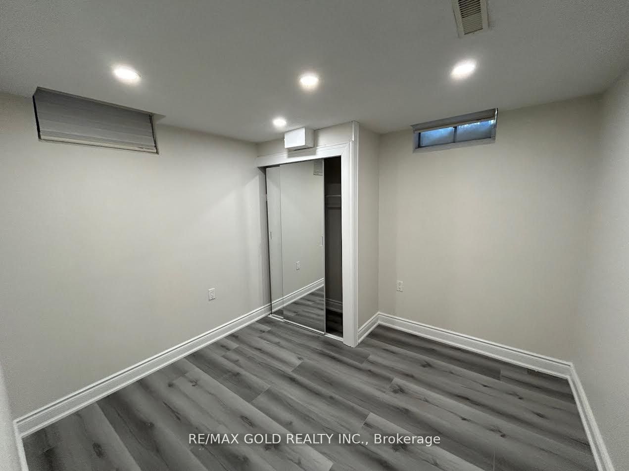 Bsmt-1028 Fernandez Drive, Mississauga, ON, L5V 1W9 - 10