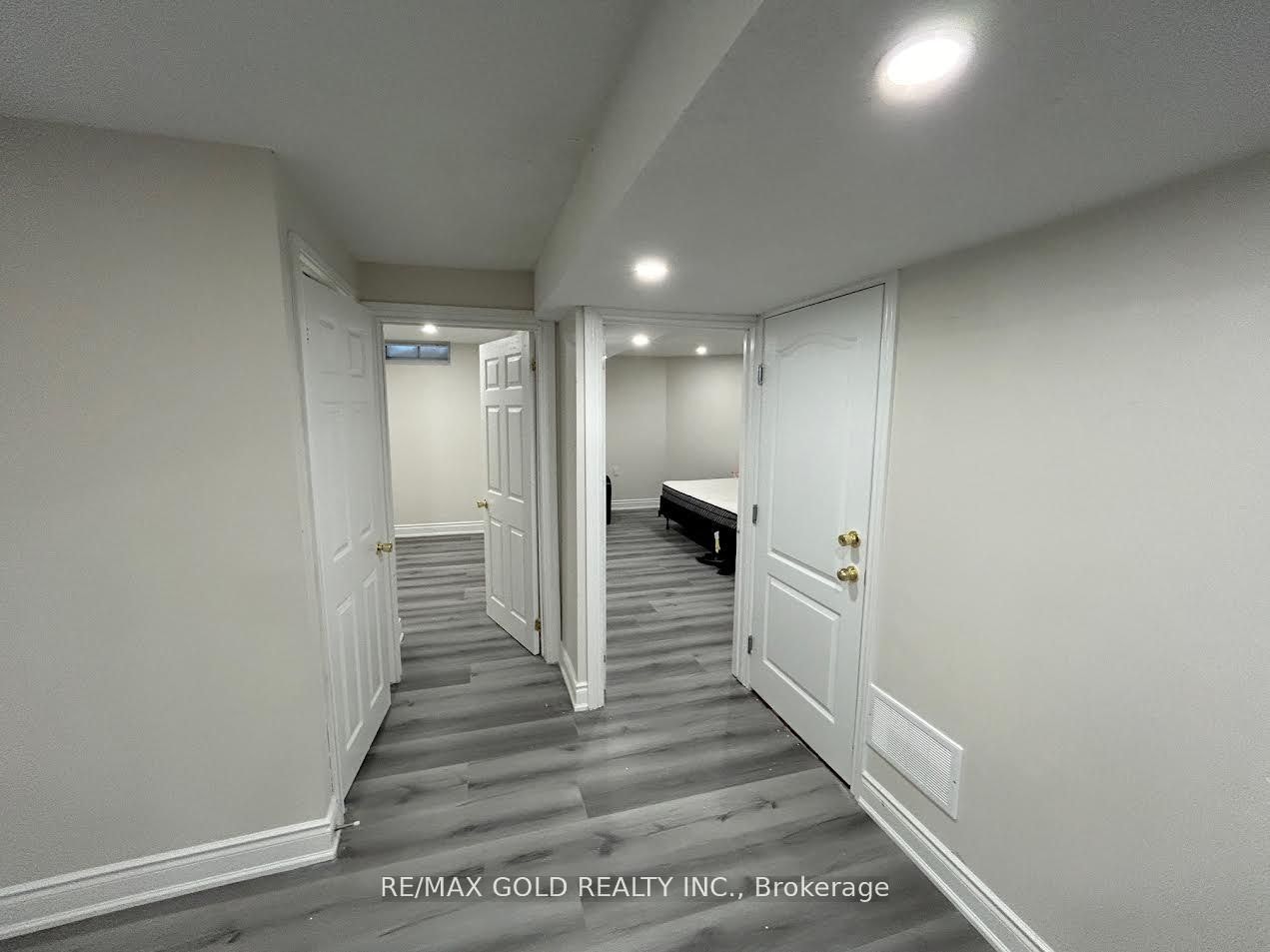 Bsmt-1028 Fernandez Drive, Mississauga, ON, L5V 1W9 - 6