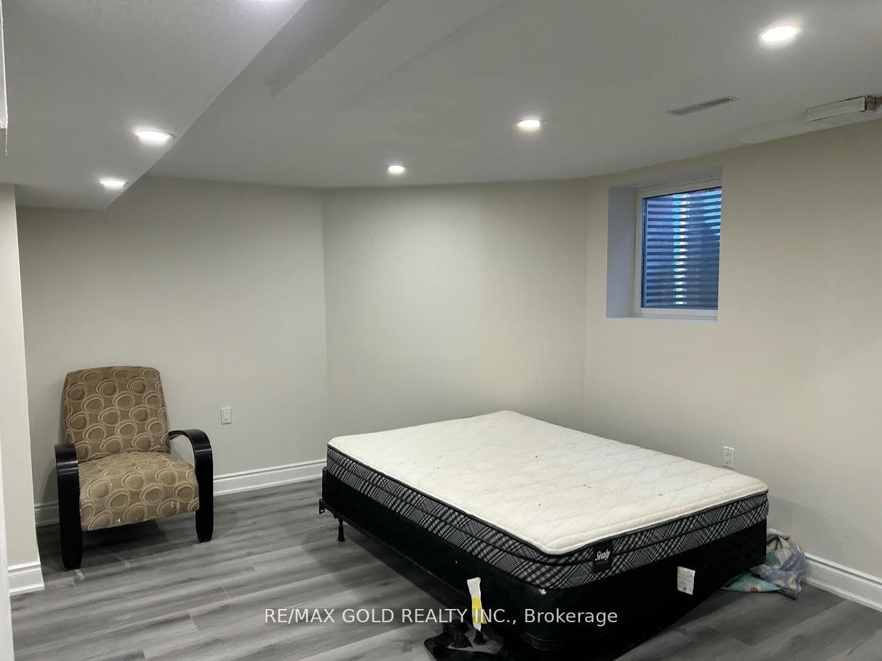 Bsmt-1028 Fernandez Drive, Mississauga, ON, L5V 1W9 - 11