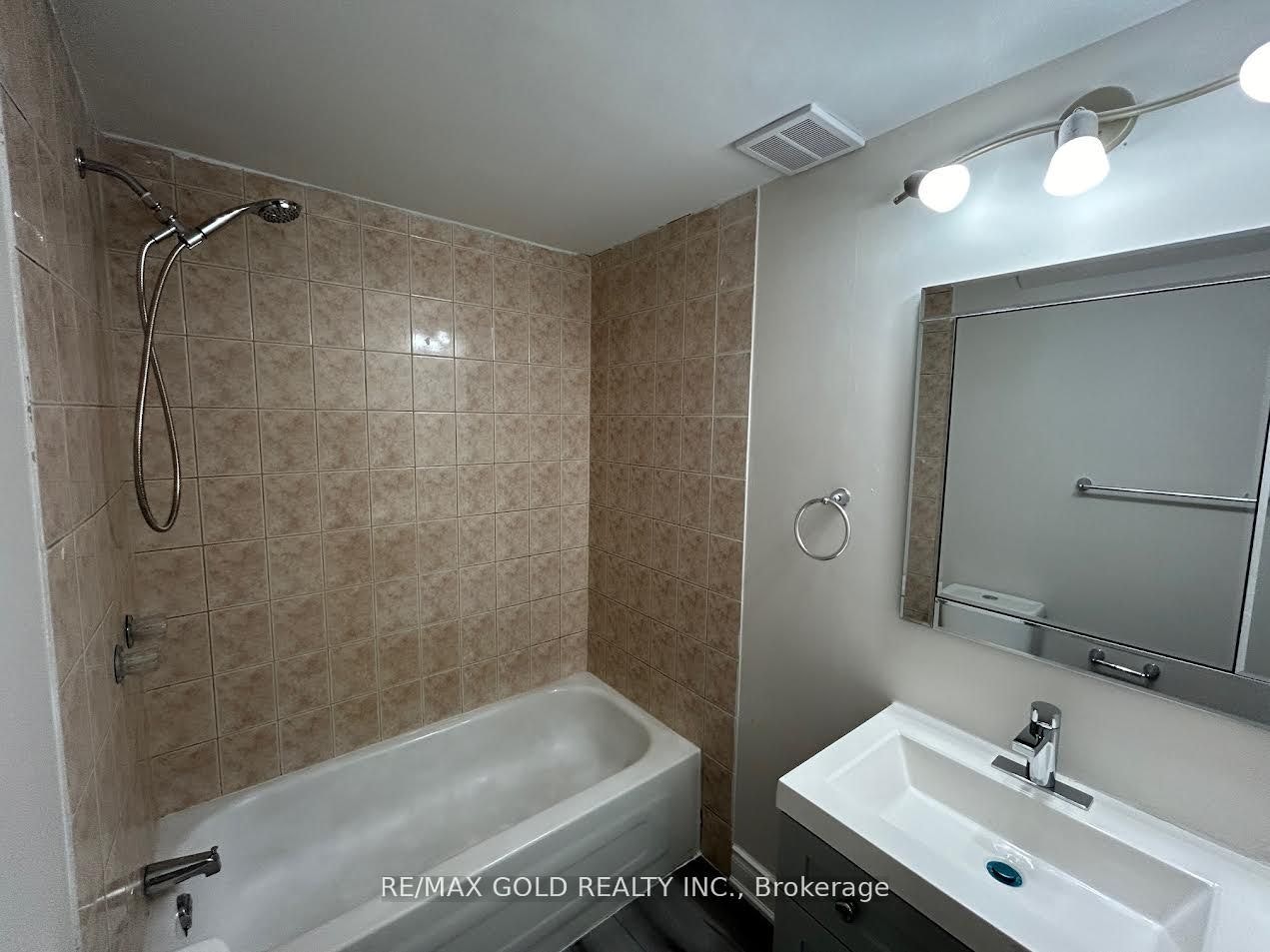 Bsmt-1028 Fernandez Drive, Mississauga, ON, L5V 1W9 - 5
