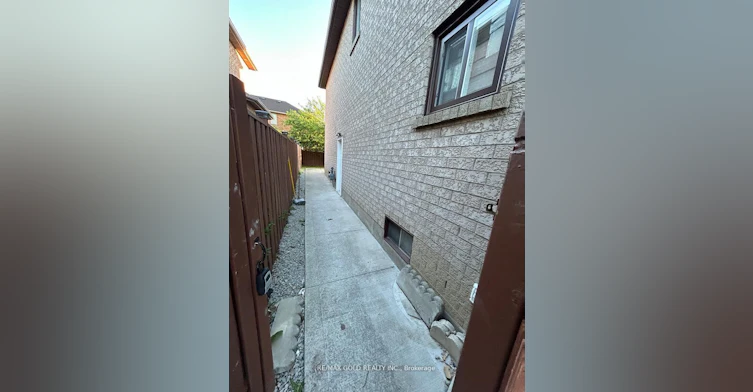 Bsmt-1028 Fernandez Drive, Mississauga, ON, L5V 1W9 - 2