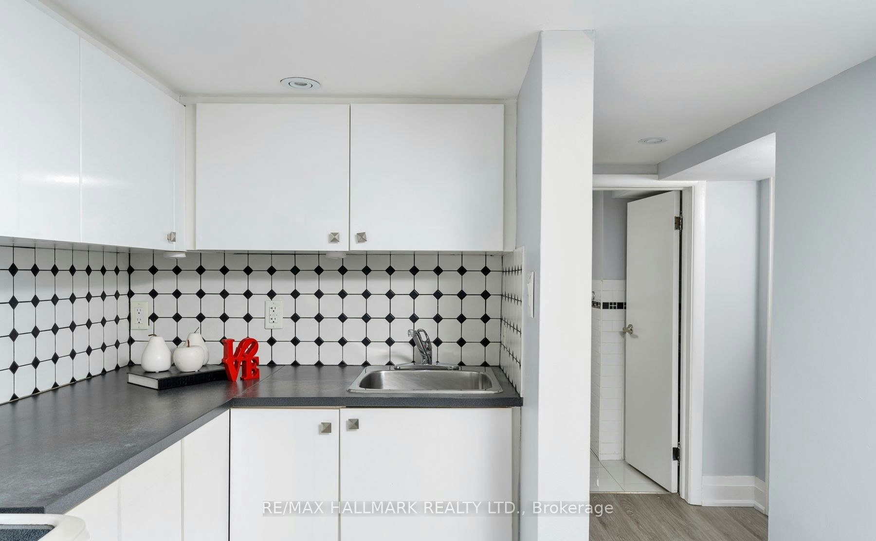 Bsmt-46 Miranda Avenue, Toronto, ON, M6E 4G4 - 5