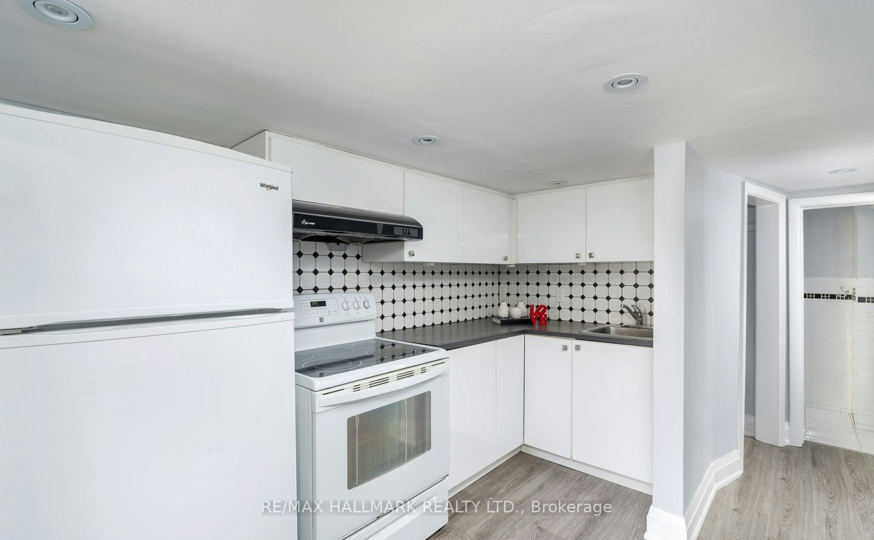 Bsmt-46 Miranda Avenue, Toronto, ON, M6E 4G4 - 4