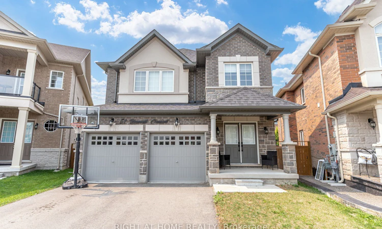 51 Rosewell Crescent