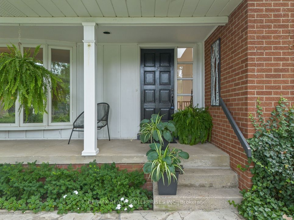 1373 Queen Victoria Avenue, Mississauga, ON, L5H 3H2 - 4
