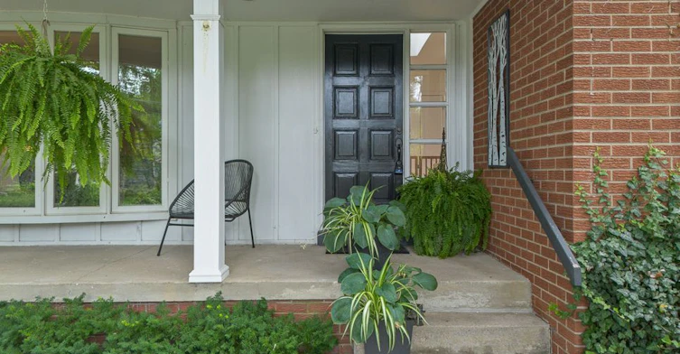 1373 Queen Victoria Avenue, Mississauga, ON, L5H 3H2 - 4