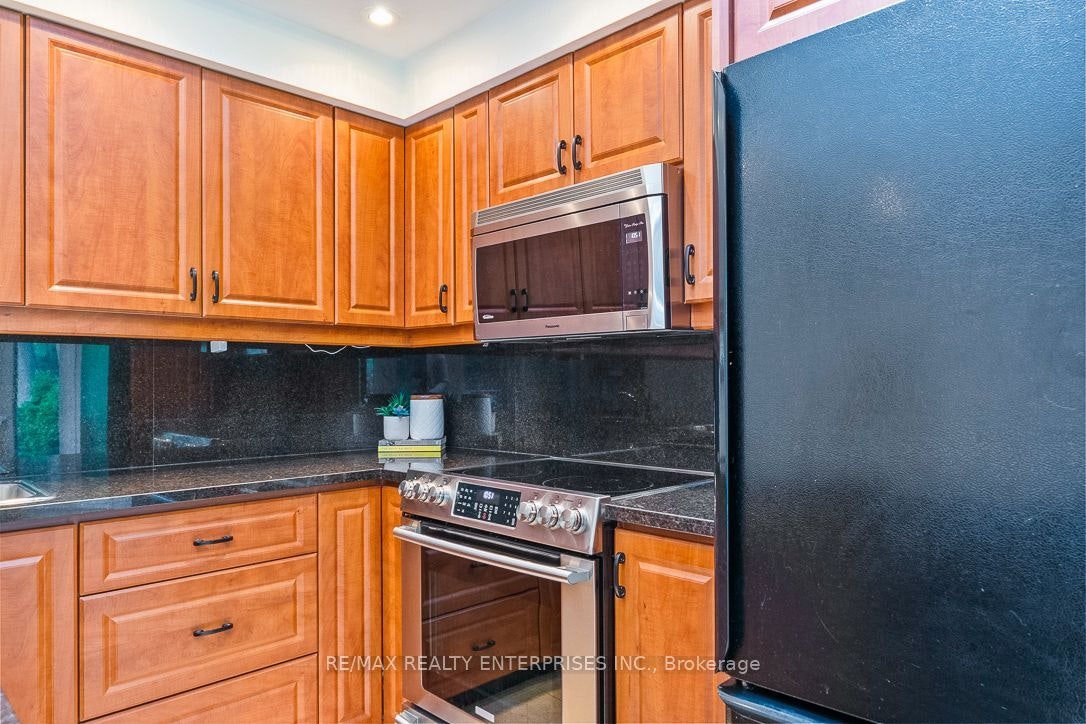 1373 Queen Victoria Avenue, Mississauga, ON, L5H 3H2 - 17