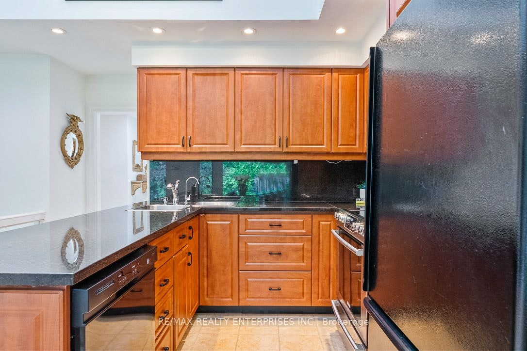 1373 Queen Victoria Avenue, Mississauga, ON, L5H 3H2 - 18