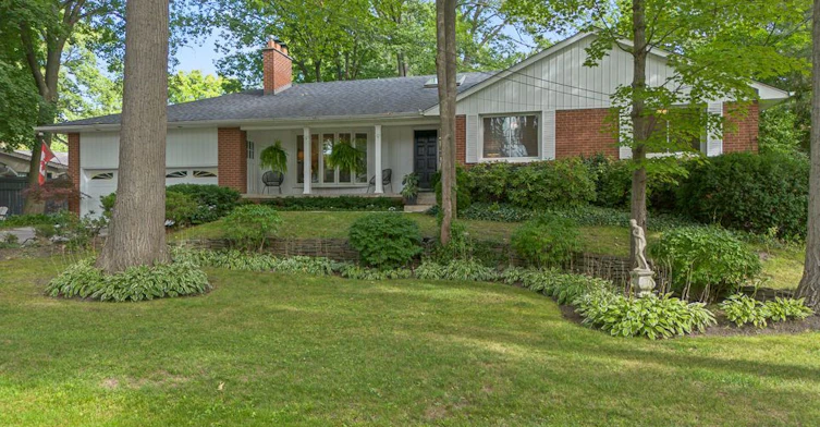 1373 Queen Victoria Avenue, Mississauga, ON, L5H 3H2 - 2