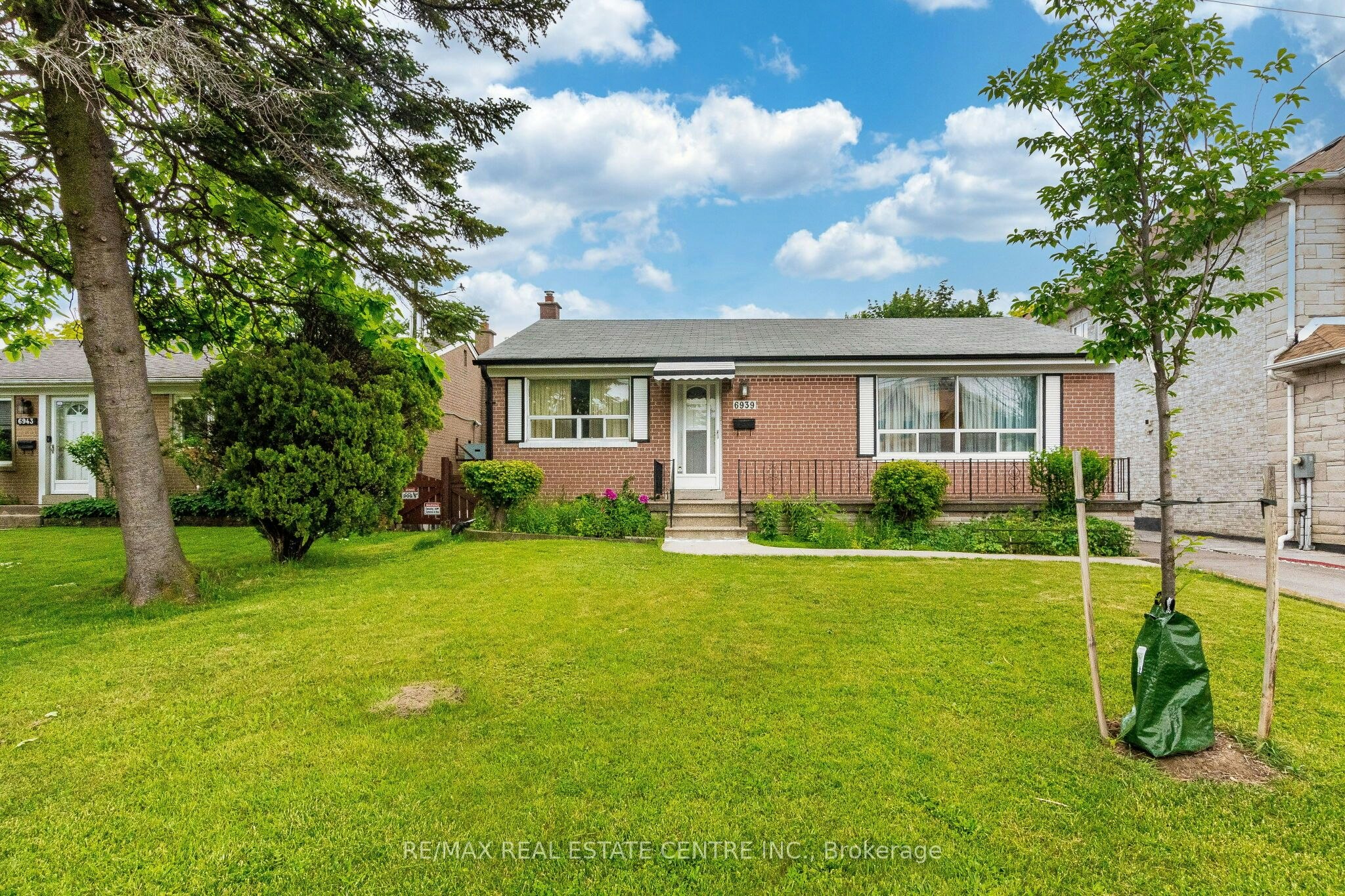 6939 Justine Drive, Mississauga, ON, L4T 1M4
