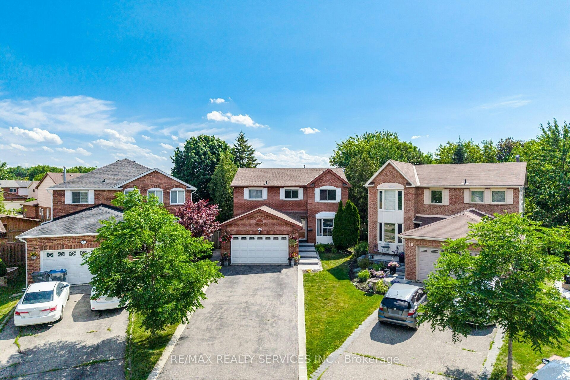 8 Paramount Place, Brampton, ON, L6Y 2T3