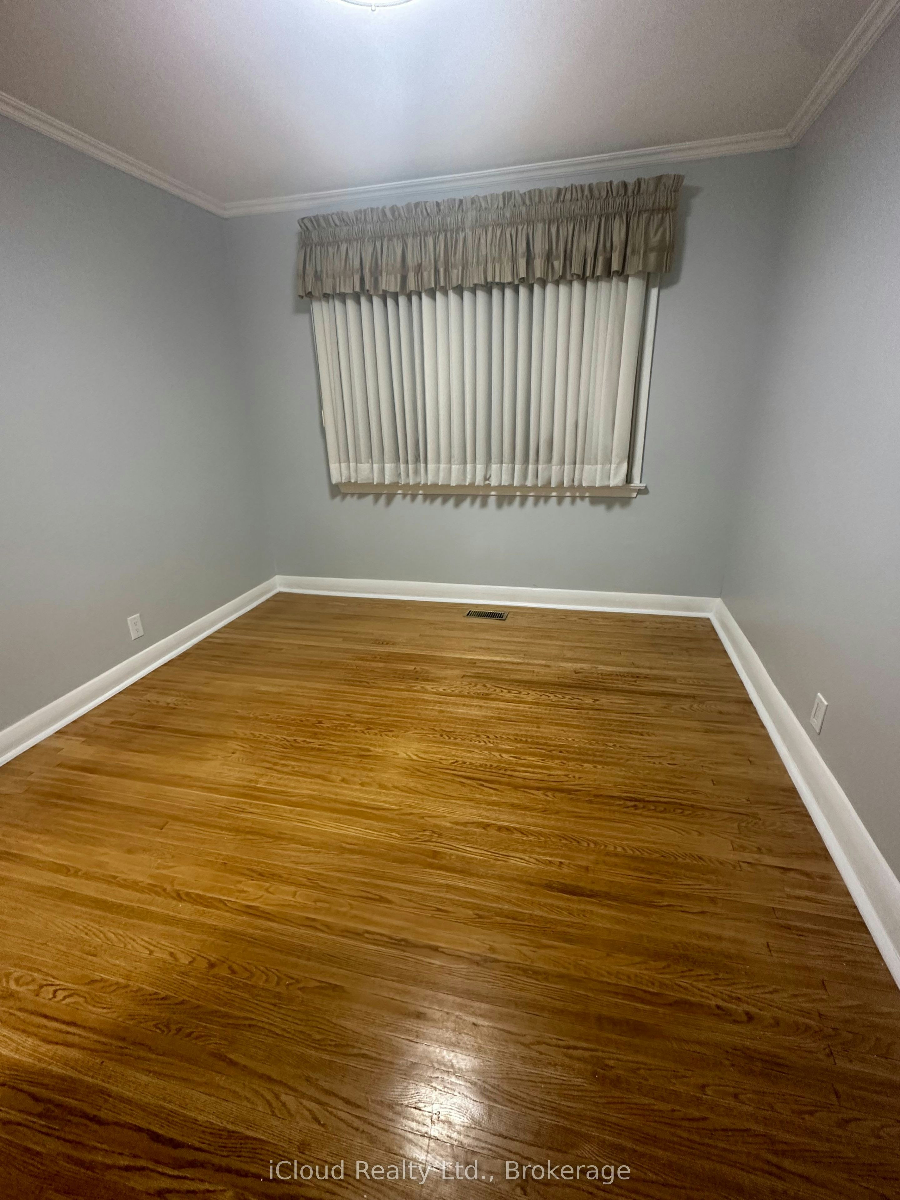 Main-17 Sora Drive, Mississauga, ON, L5M 1B3 - 3