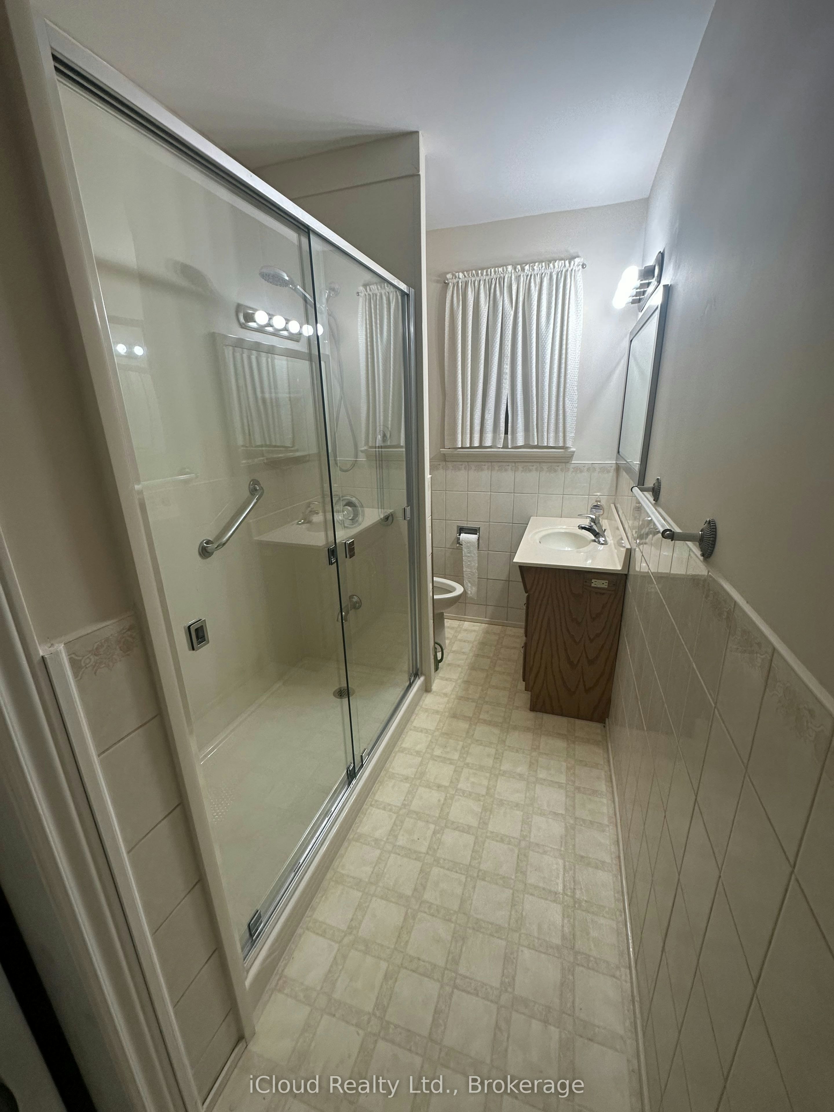 Main-17 Sora Drive, Mississauga, ON, L5M 1B3 - 19