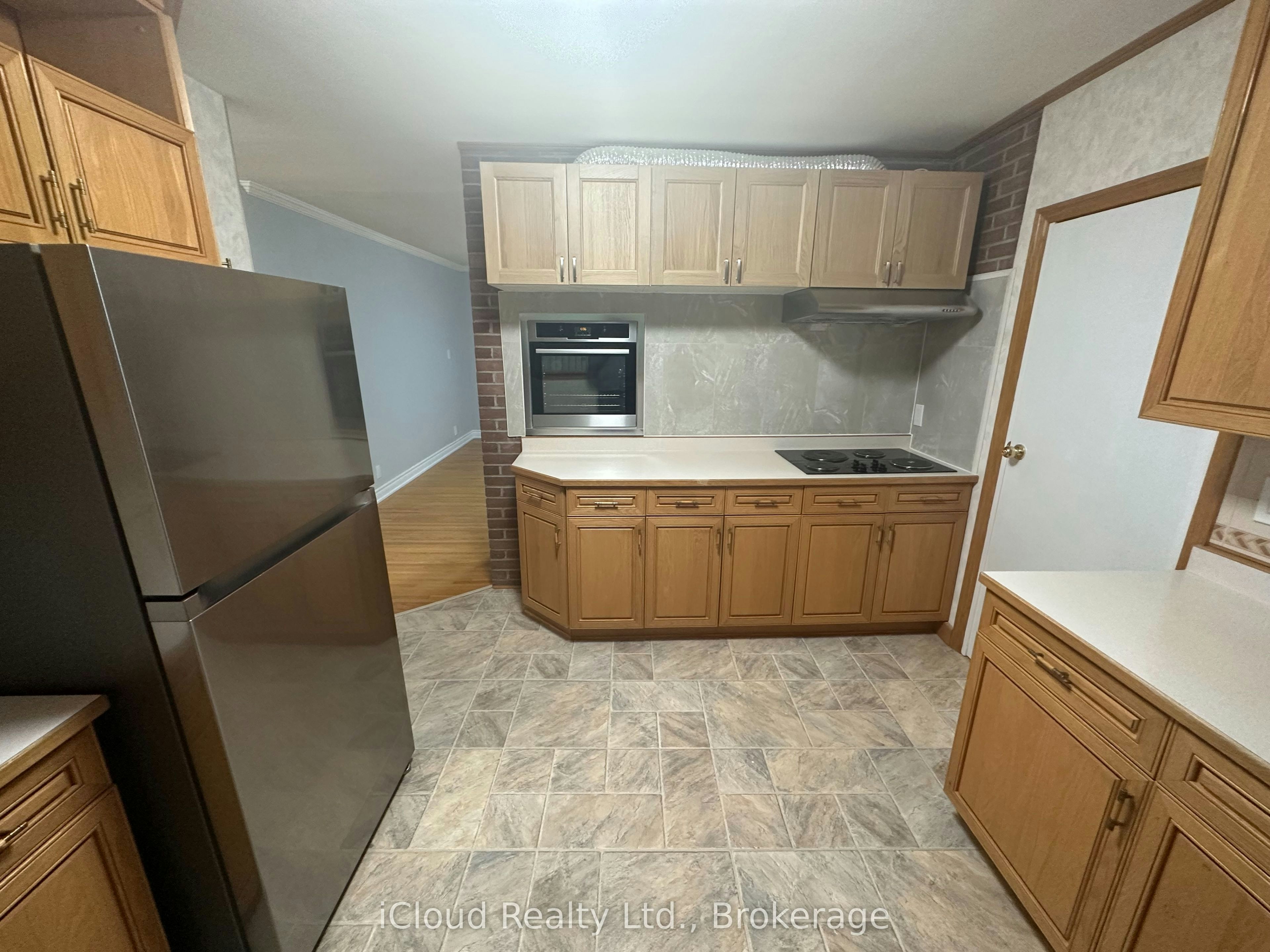 Main-17 Sora Drive, Mississauga, ON, L5M 1B3 - 12