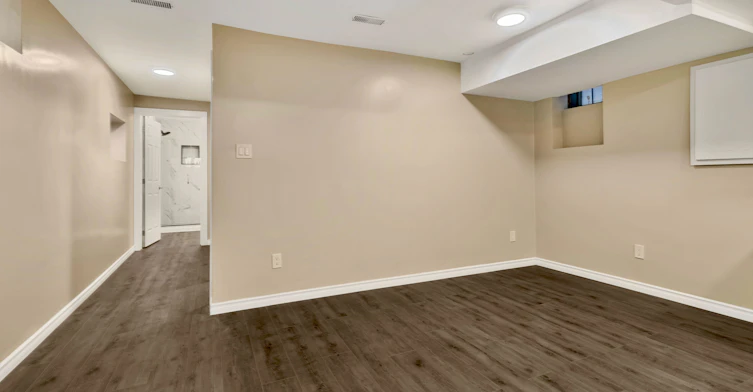 5 Rutherford Avenue, Toronto, ON, M6M 2C5 - 3