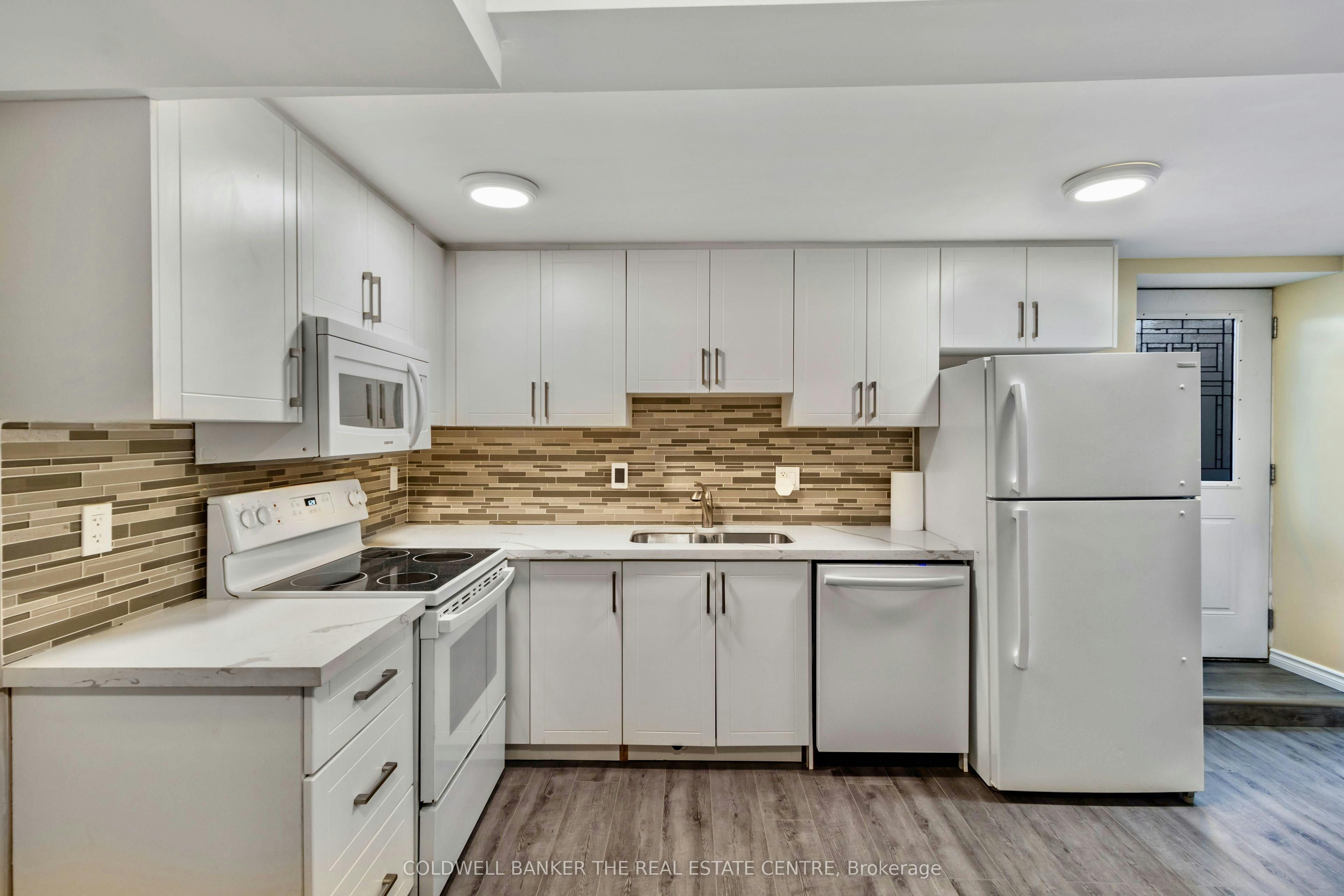 5 Rutherford Avenue, Toronto, ON, M6M 2C5 - 2