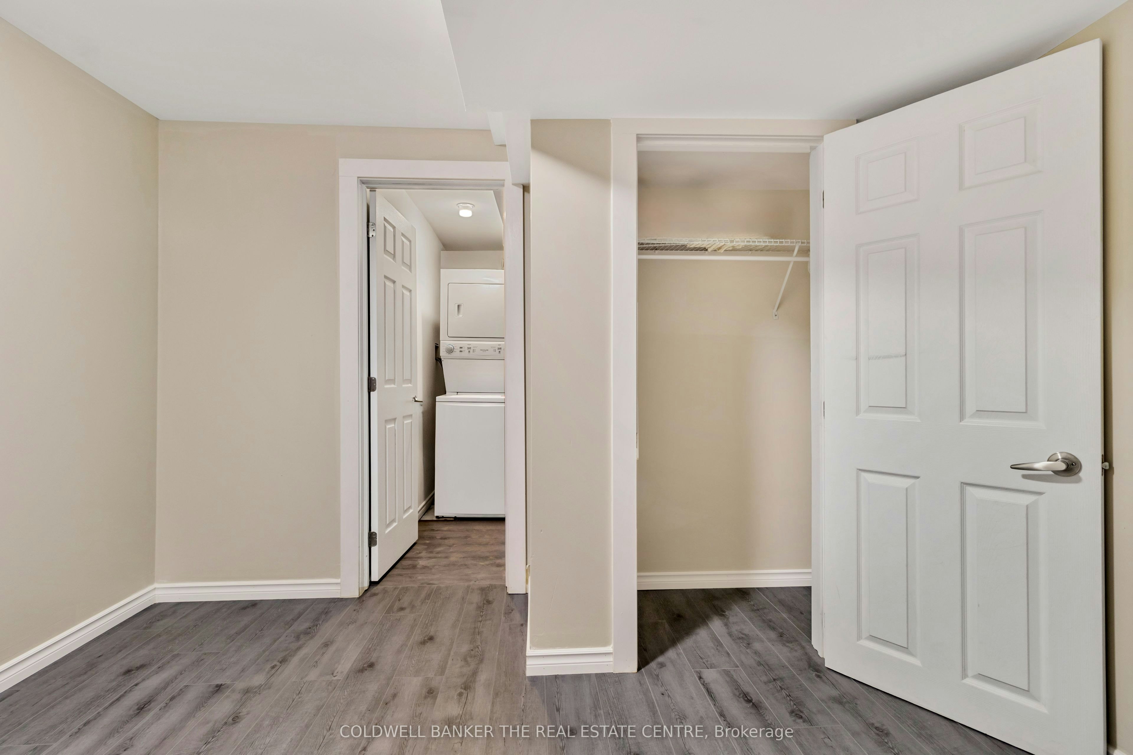 5 Rutherford Avenue, Toronto, ON, M6M 2C5 - 9