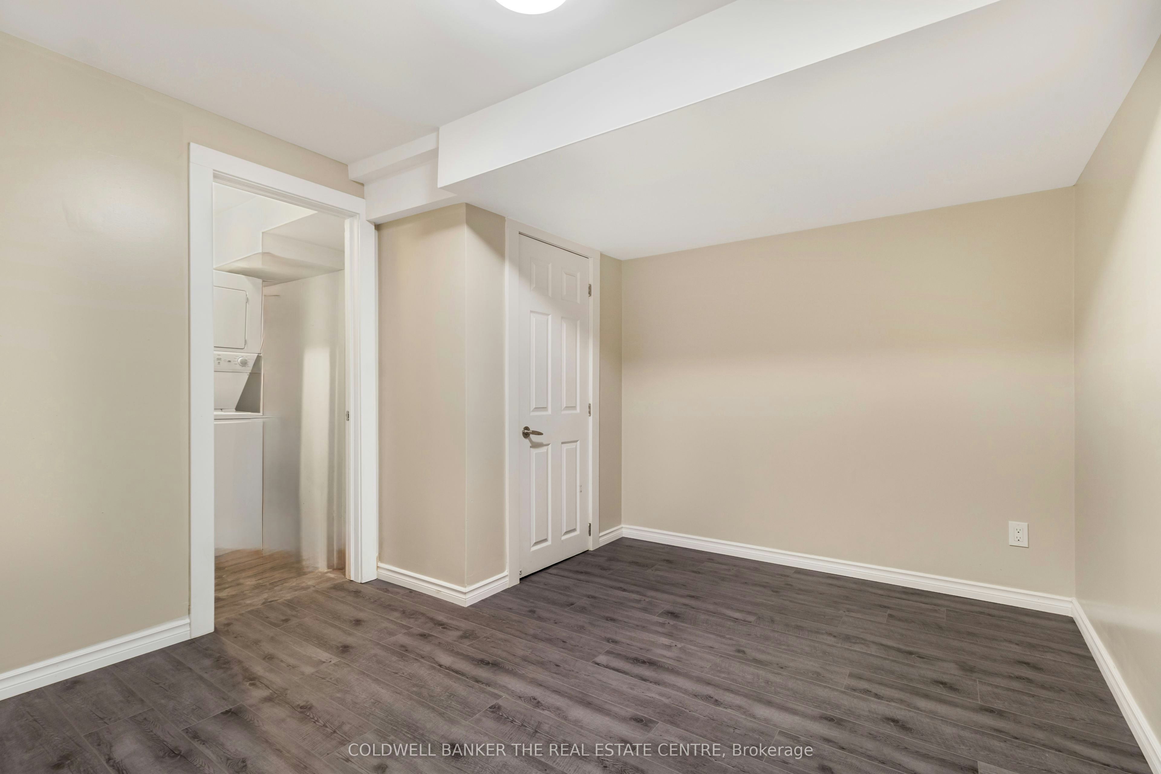 5 Rutherford Avenue, Toronto, ON, M6M 2C5 - 8