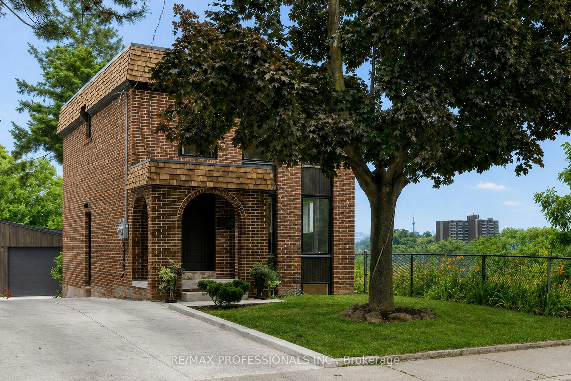 19 Arnold Avenue, Toronto, ON, M6N 4M8