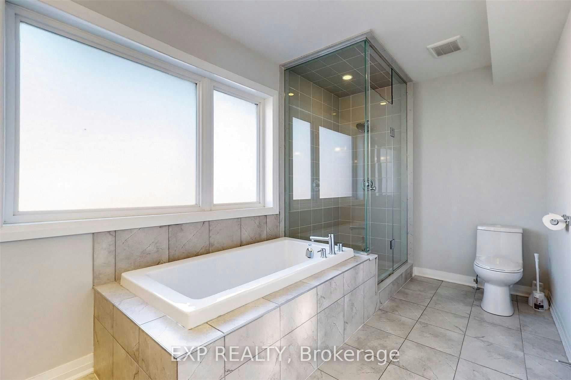 16 Caroline Carpenter Grove, Toronto, ON, M3K 0B1 - 15