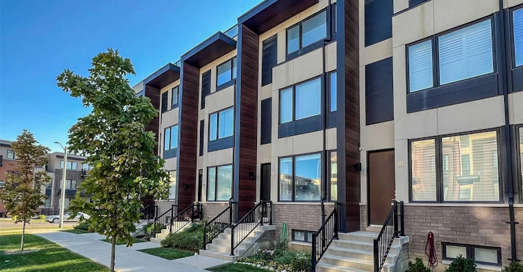 16 Caroline Carpenter Grove, Toronto, ON, M3K 0B1 - 4