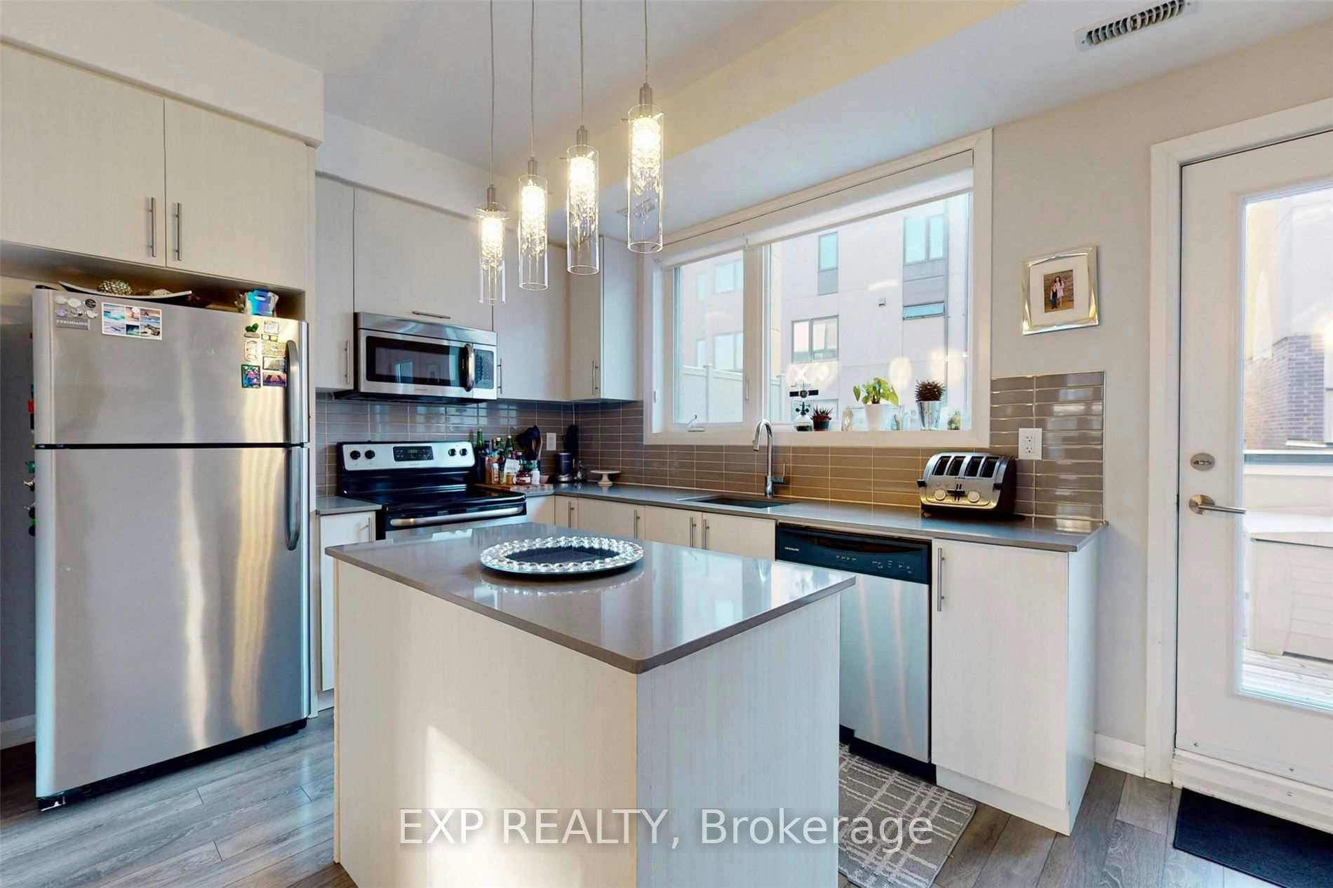 16 Caroline Carpenter Grove, Toronto, ON, M3K 0B1 - 28