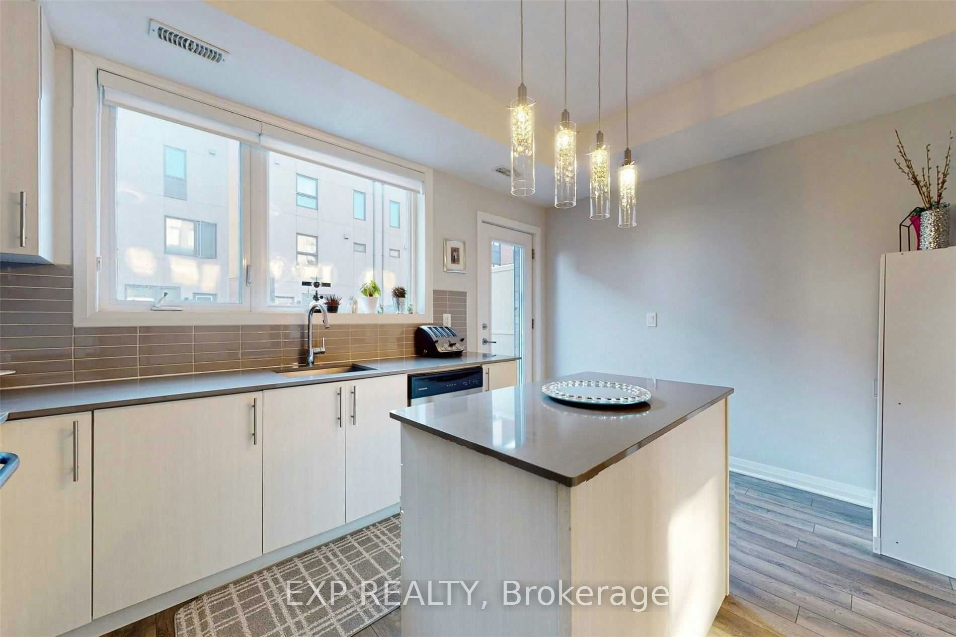 16 Caroline Carpenter Grove, Toronto, ON, M3K 0B1 - 23