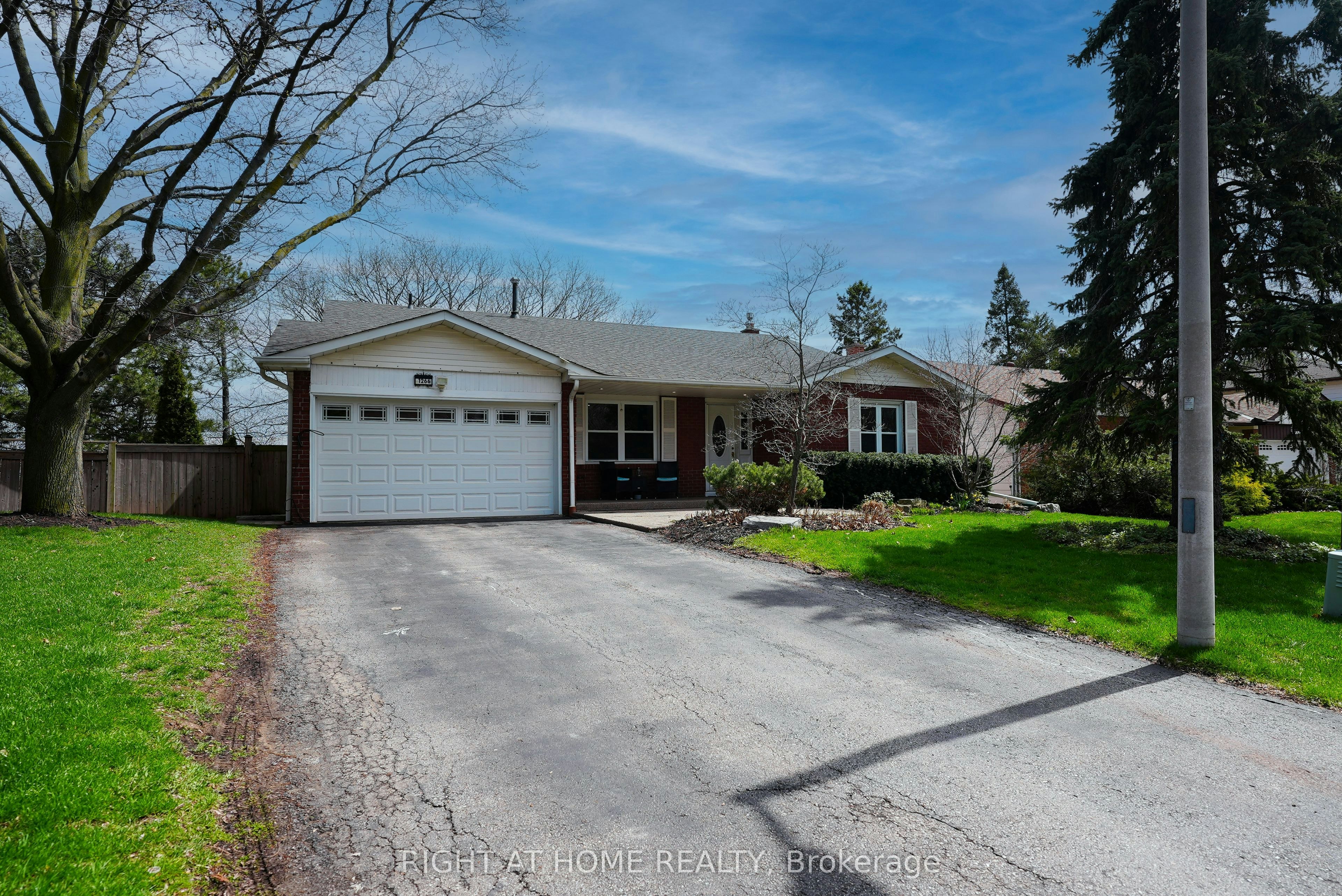 1266 Lakeview Drive, Oakville, ON, L6H 2M8