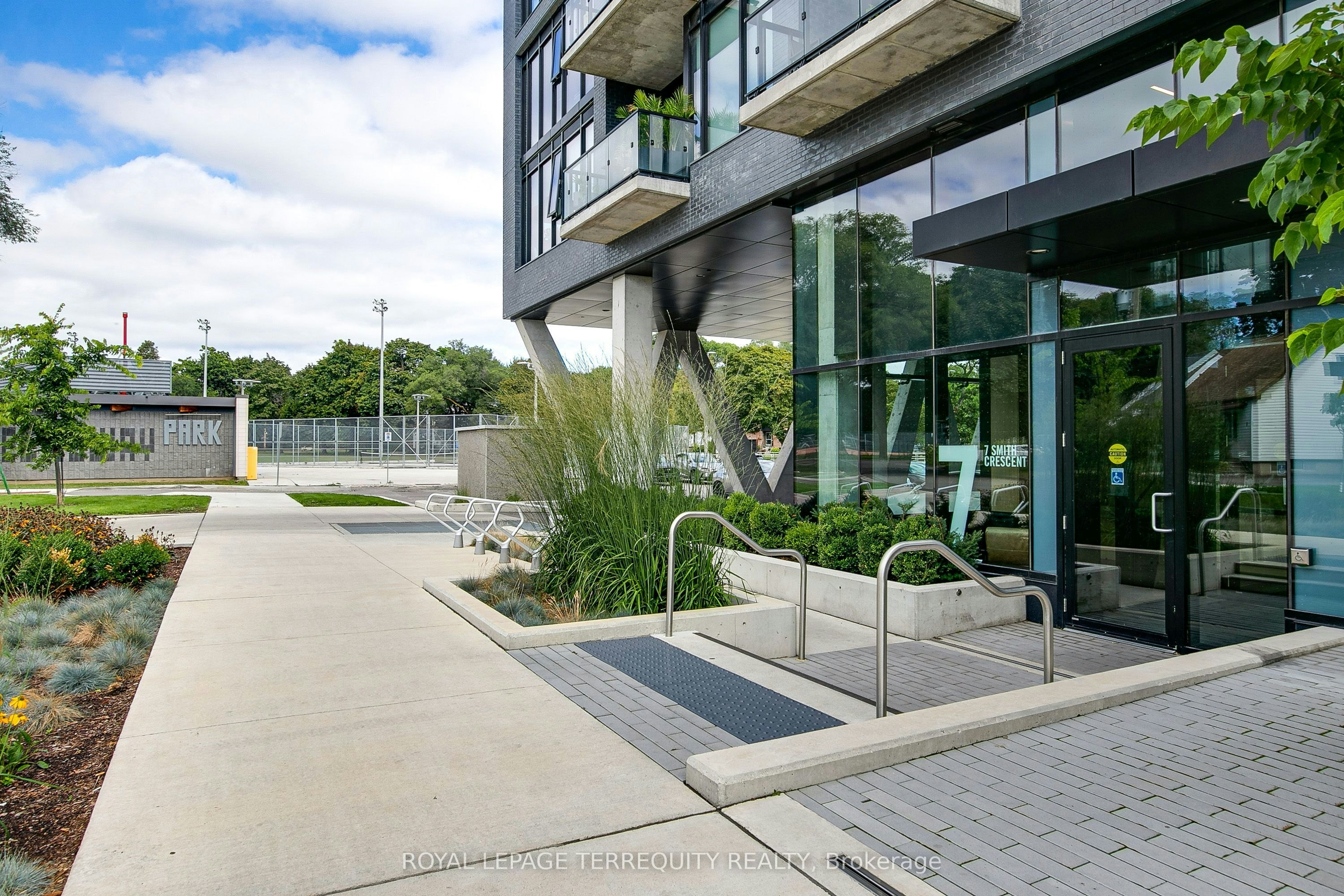 526-7 Smith Crescent, Toronto, ON, M8Z 0G3