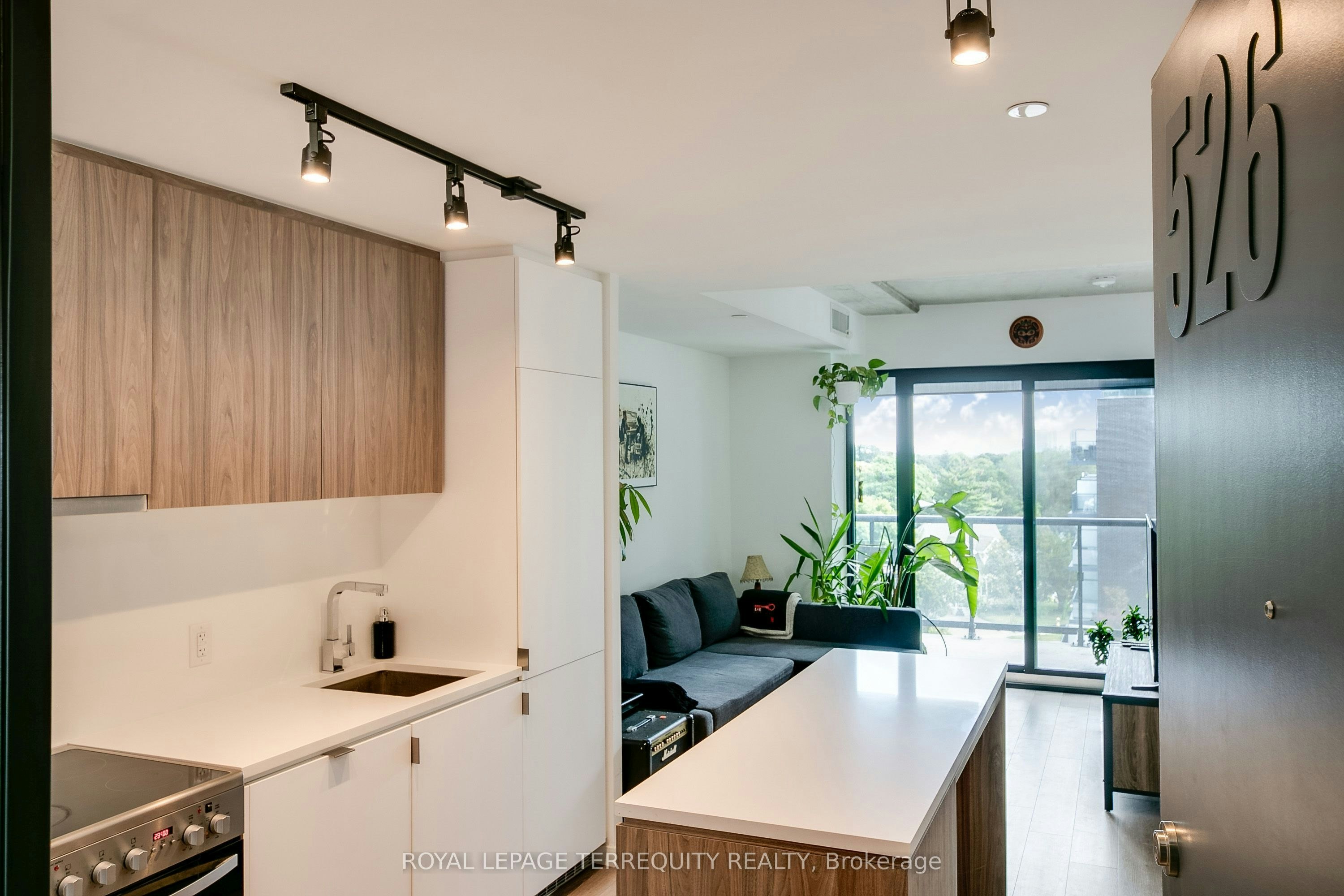 526-7 Smith Crescent, Toronto, ON, M8Z 0G3 - 3